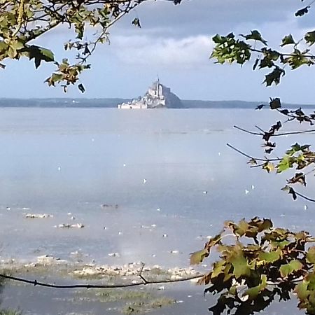Entre Mont St Michel Et Merveille Vains 外观 照片
