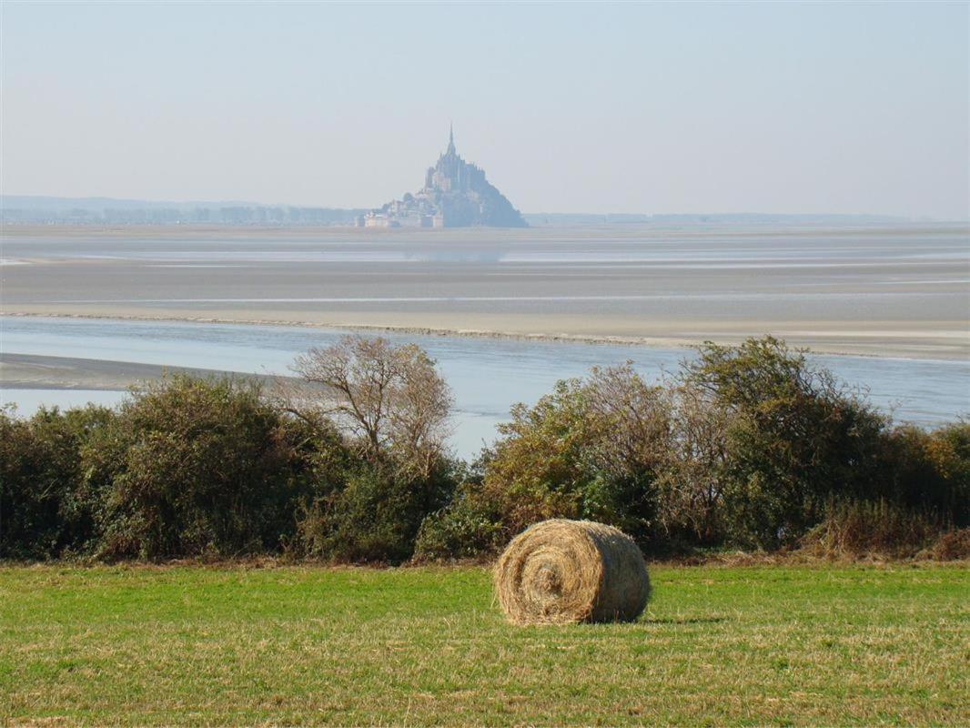 Entre Mont St Michel Et Merveille Vains 外观 照片